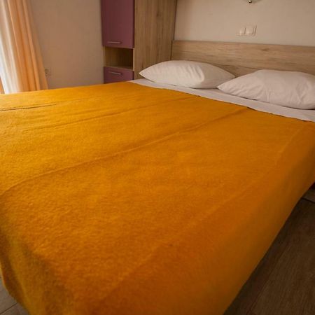 Apartmani Simic Starigrad Paklenica Extérieur photo