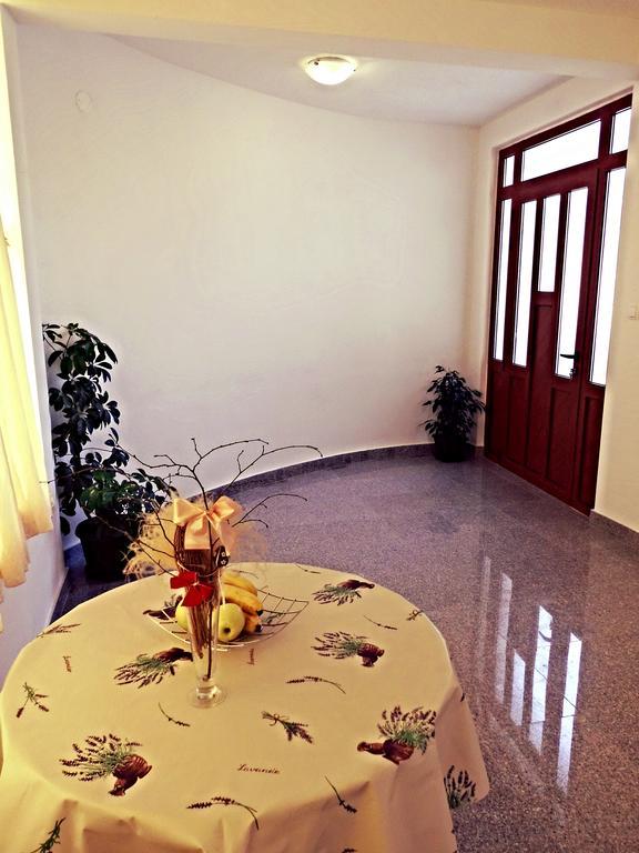 Apartmani Simic Starigrad Paklenica Extérieur photo