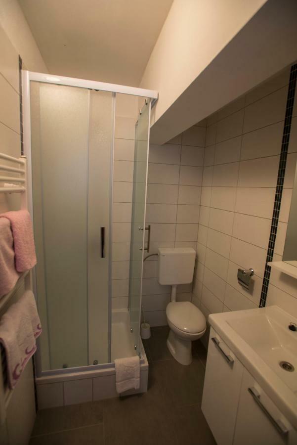Apartmani Simic Starigrad Paklenica Extérieur photo