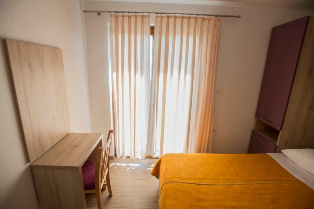 Apartmani Simic Starigrad Paklenica Extérieur photo