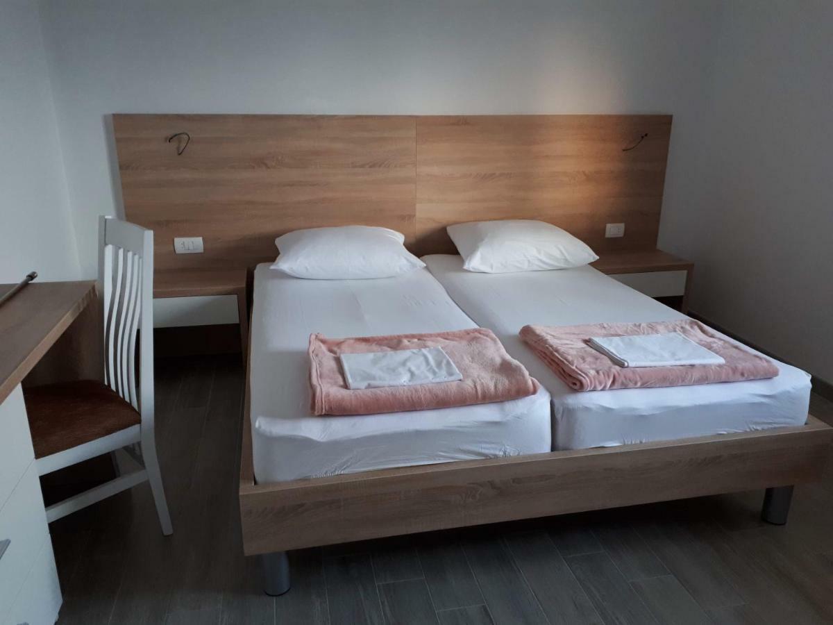 Apartmani Simic Starigrad Paklenica Extérieur photo